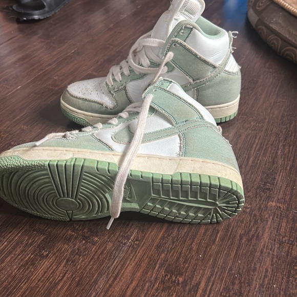 Girls Nike - Picture 3 of 3